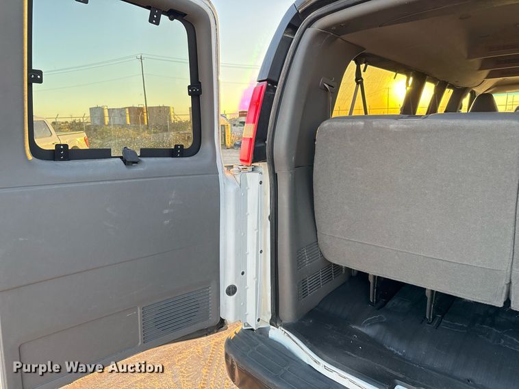 image for item EJ3034 2016 Chevrolet  Express LS 3500 van