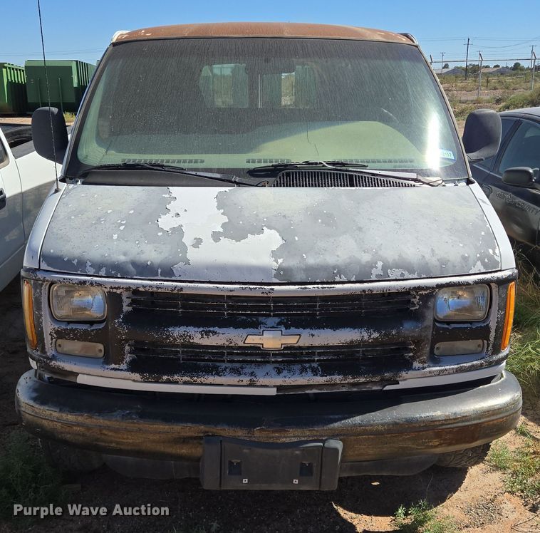 image for item EJ3041 2001 Chevrolet  Express 3500 van