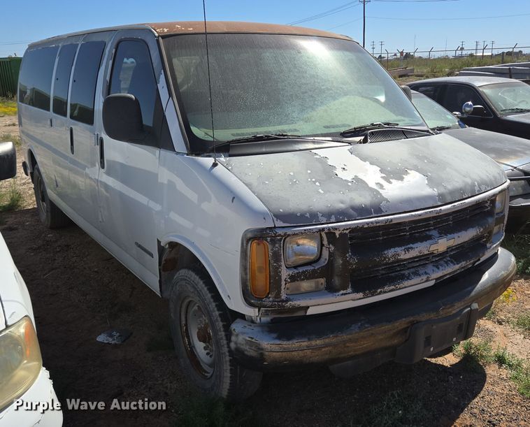 image for item EJ3041 2001 Chevrolet  Express 3500 van