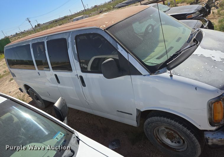 image for item EJ3041 2001 Chevrolet  Express 3500 van