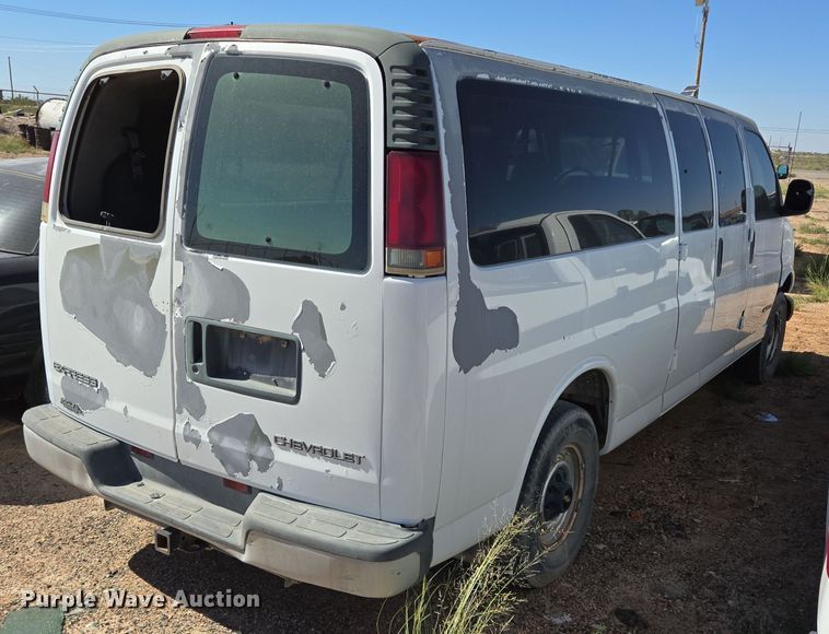 image for item EJ3041 2001 Chevrolet  Express 3500 van