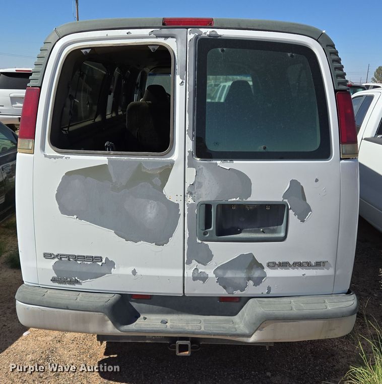 image for item EJ3041 2001 Chevrolet  Express 3500 van