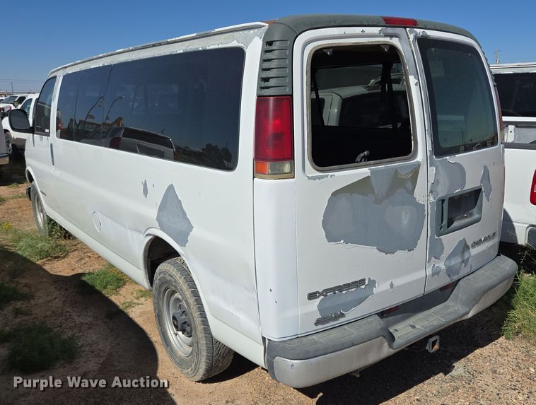 image for item EJ3041 2001 Chevrolet  Express 3500 van