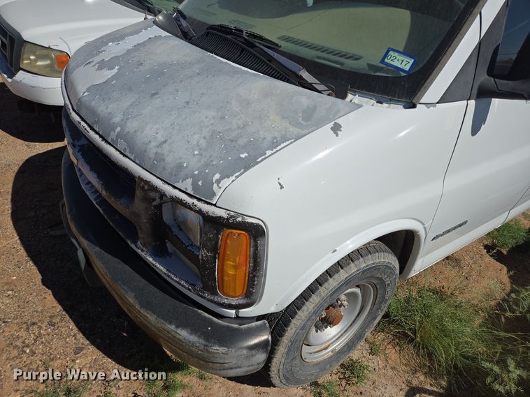 image for item EJ3041 2001 Chevrolet  Express 3500 van