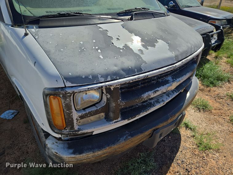 image for item EJ3041 2001 Chevrolet  Express 3500 van