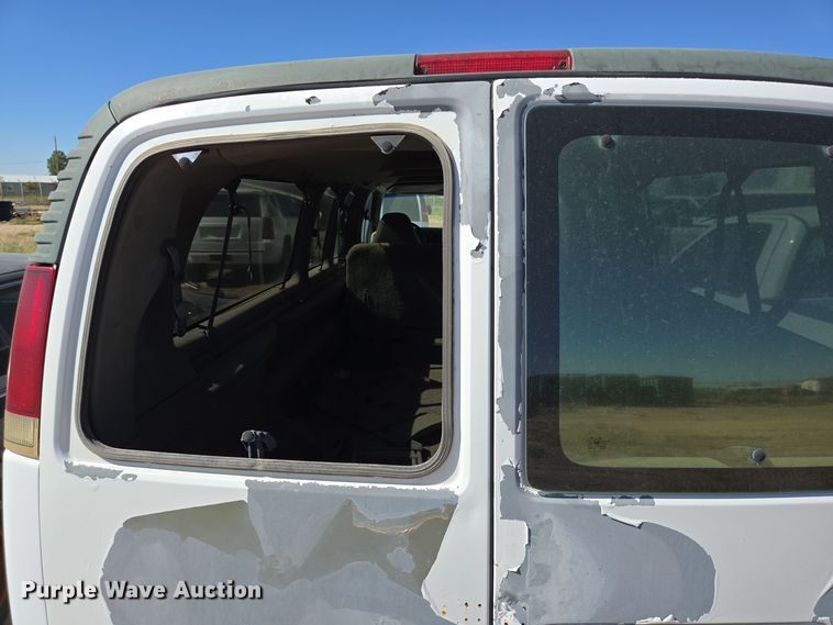 image for item EJ3041 2001 Chevrolet  Express 3500 van