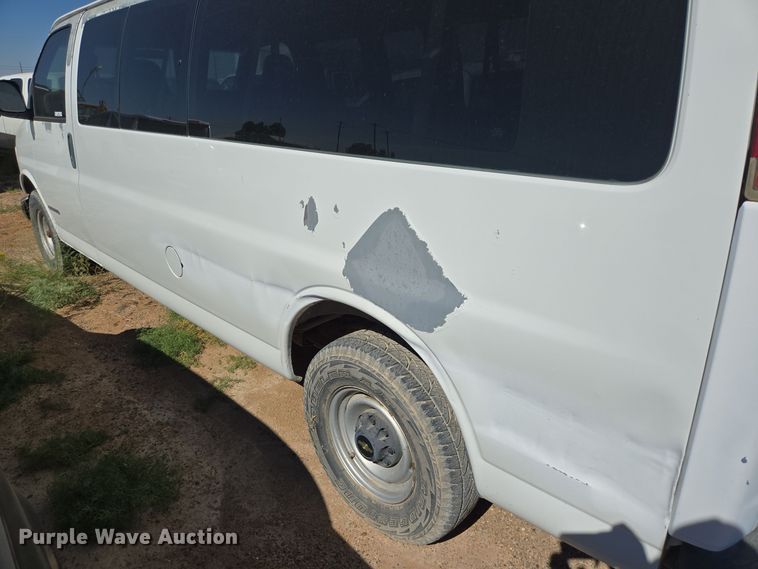 image for item EJ3041 2001 Chevrolet  Express 3500 van