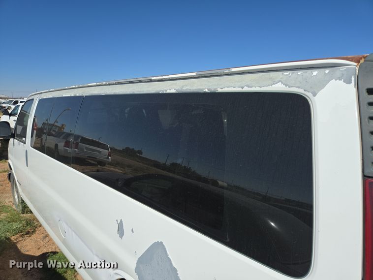 image for item EJ3041 2001 Chevrolet  Express 3500 van