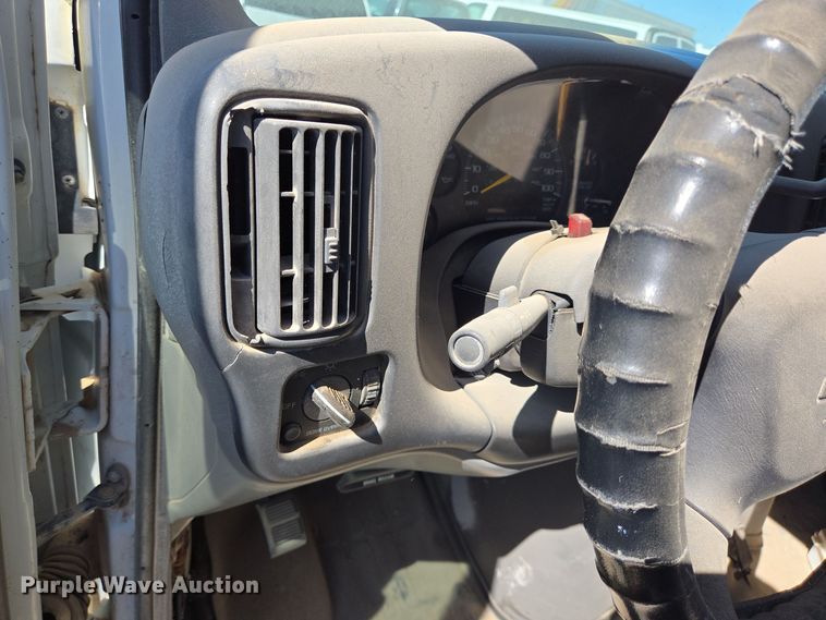 image for item EJ3041 2001 Chevrolet  Express 3500 van