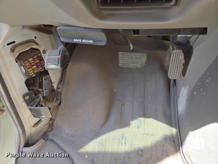 image for item EJ3041 2001 Chevrolet  Express 3500 van