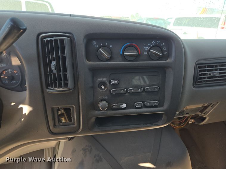 image for item EJ3041 2001 Chevrolet  Express 3500 van