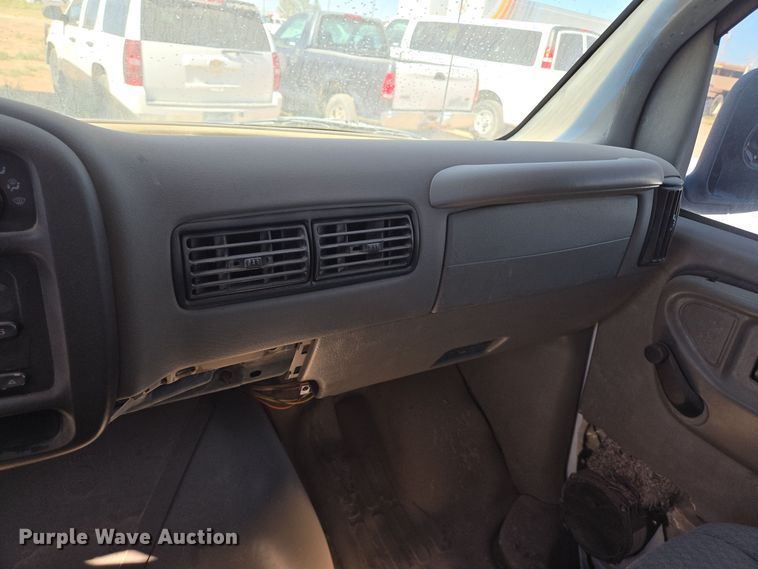 image for item EJ3041 2001 Chevrolet  Express 3500 van