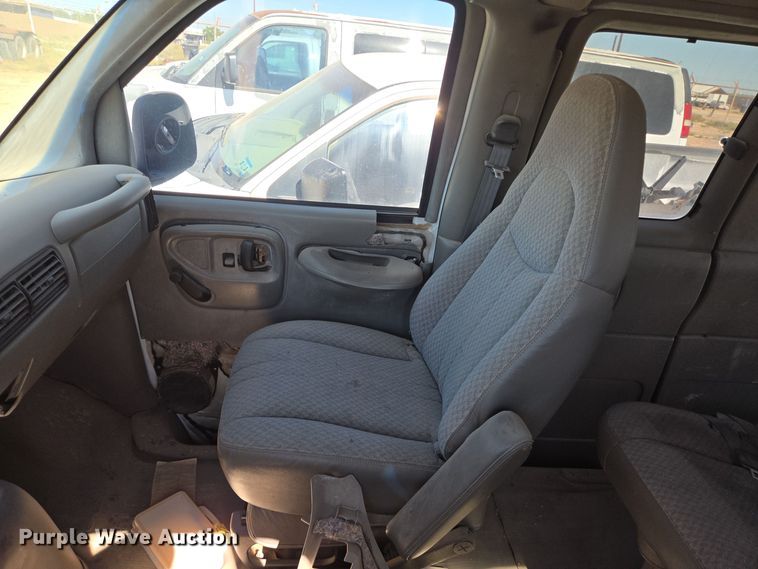 image for item EJ3041 2001 Chevrolet  Express 3500 van