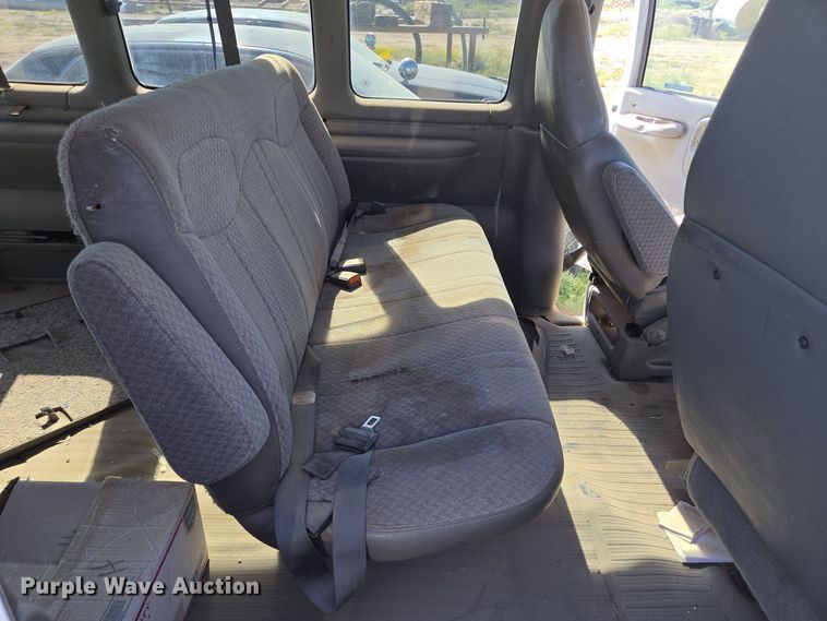 image for item EJ3041 2001 Chevrolet  Express 3500 van