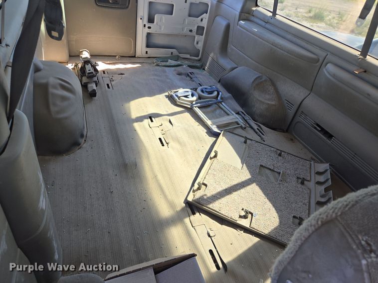 image for item EJ3041 2001 Chevrolet  Express 3500 van