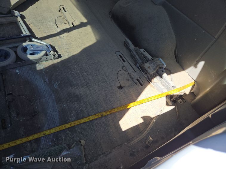 image for item EJ3041 2001 Chevrolet  Express 3500 van