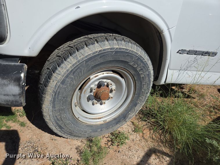 image for item EJ3041 2001 Chevrolet  Express 3500 van