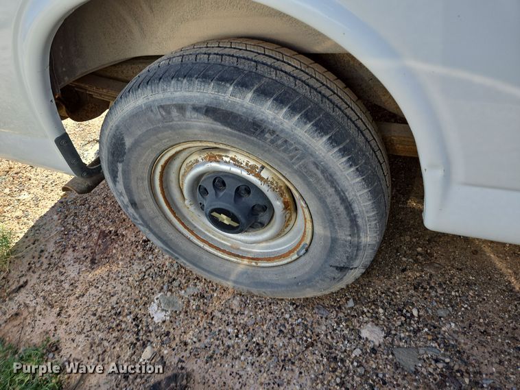 image for item EJ3041 2001 Chevrolet  Express 3500 van