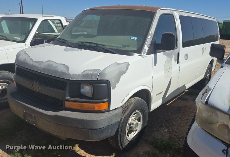 image for item EJ3043 2005 Chevrolet  Express 3500 van