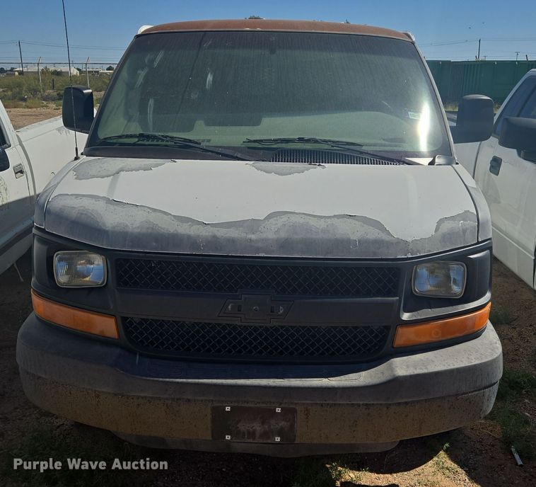 image for item EJ3043 2005 Chevrolet  Express 3500 van