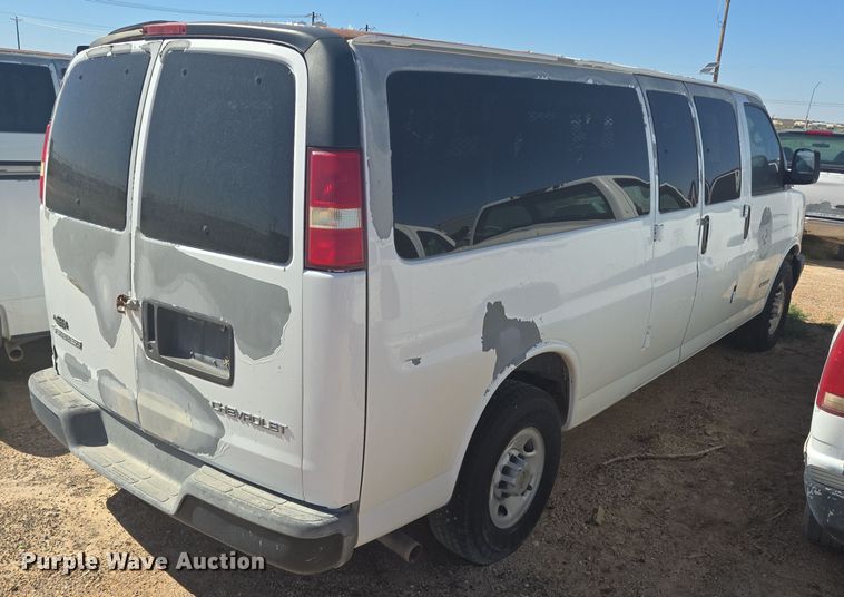 image for item EJ3043 2005 Chevrolet  Express 3500 van