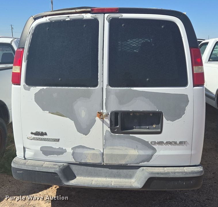 image for item EJ3043 2005 Chevrolet  Express 3500 van