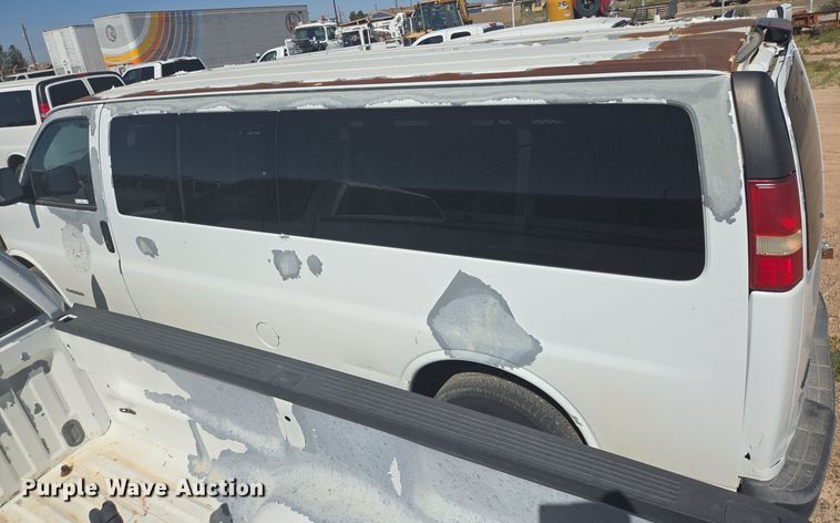 image for item EJ3043 2005 Chevrolet  Express 3500 van
