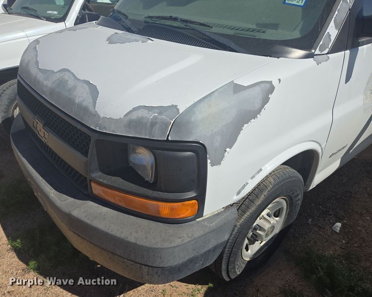 image for item EJ3043 2005 Chevrolet  Express 3500 van