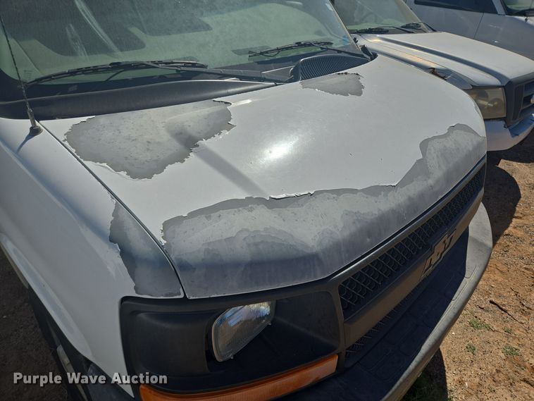 image for item EJ3043 2005 Chevrolet  Express 3500 van