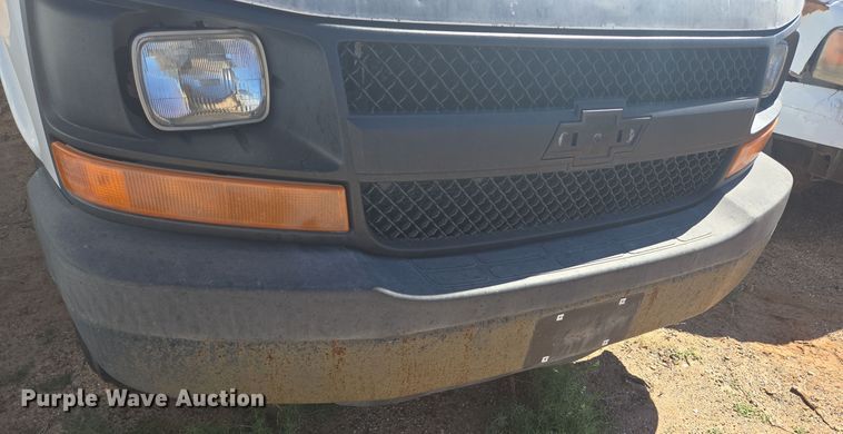 image for item EJ3043 2005 Chevrolet  Express 3500 van