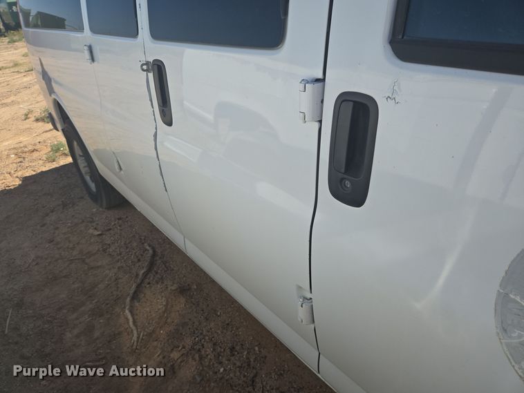 image for item EJ3043 2005 Chevrolet  Express 3500 van