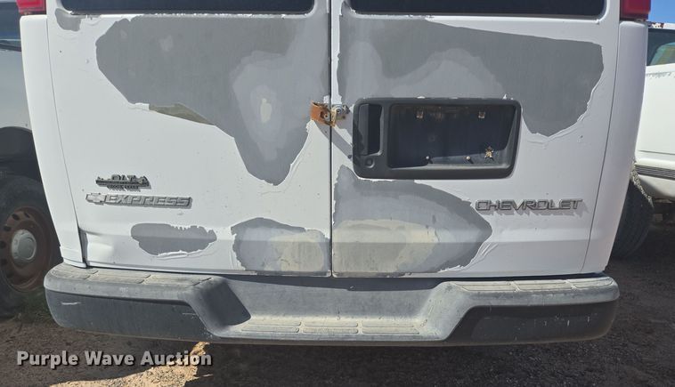 image for item EJ3043 2005 Chevrolet  Express 3500 van