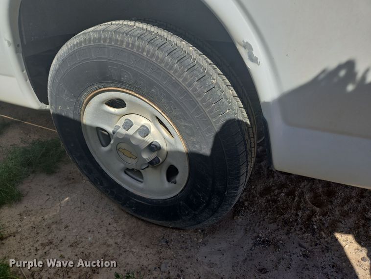 image for item EJ3043 2005 Chevrolet  Express 3500 van