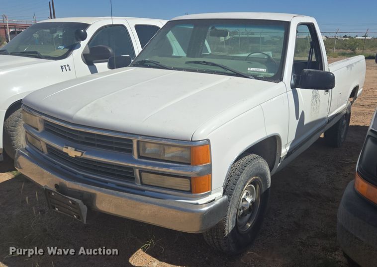 image for item EJ3044 2000 Chevrolet C2500 pickup truck