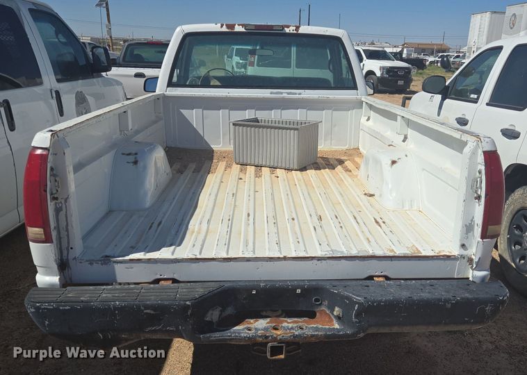 image for item EJ3044 2000 Chevrolet C2500 pickup truck