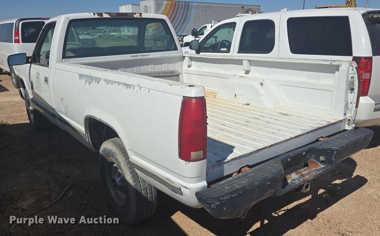 image for item EJ3044 2000 Chevrolet C2500 pickup truck