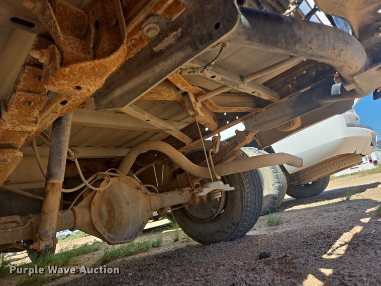 image for item EJ3044 2000 Chevrolet C2500 pickup truck