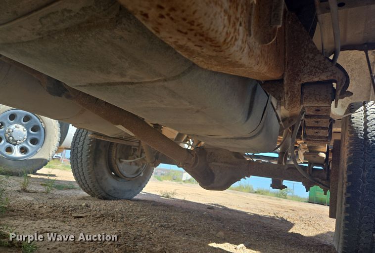 image for item EJ3044 2000 Chevrolet C2500 pickup truck