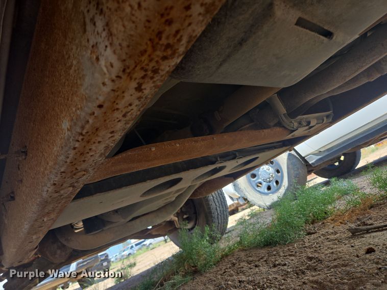 image for item EJ3044 2000 Chevrolet C2500 pickup truck