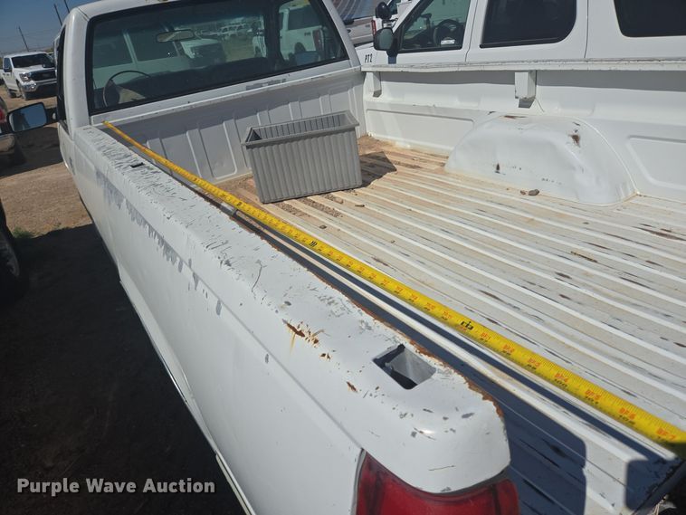 image for item EJ3044 2000 Chevrolet C2500 pickup truck