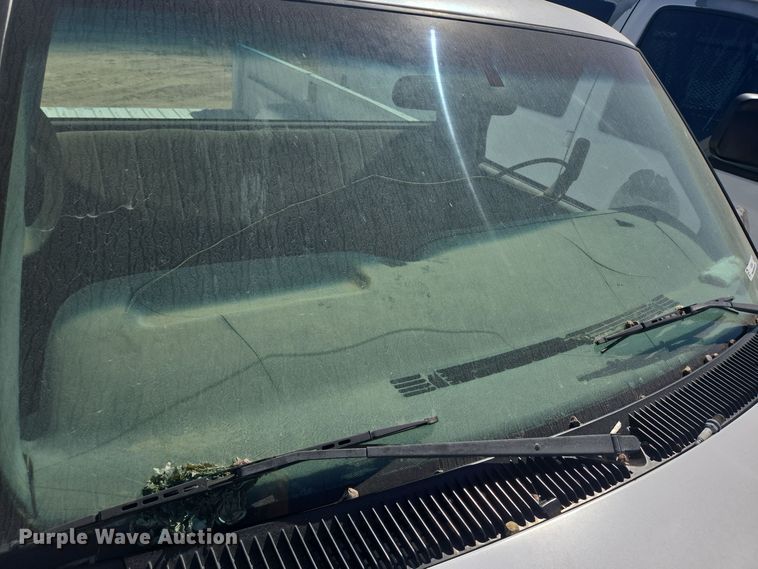 image for item EJ3044 2000 Chevrolet C2500 pickup truck