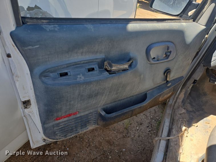 image for item EJ3044 2000 Chevrolet C2500 pickup truck