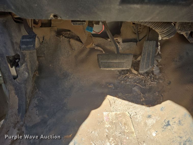 image for item EJ3044 2000 Chevrolet C2500 pickup truck