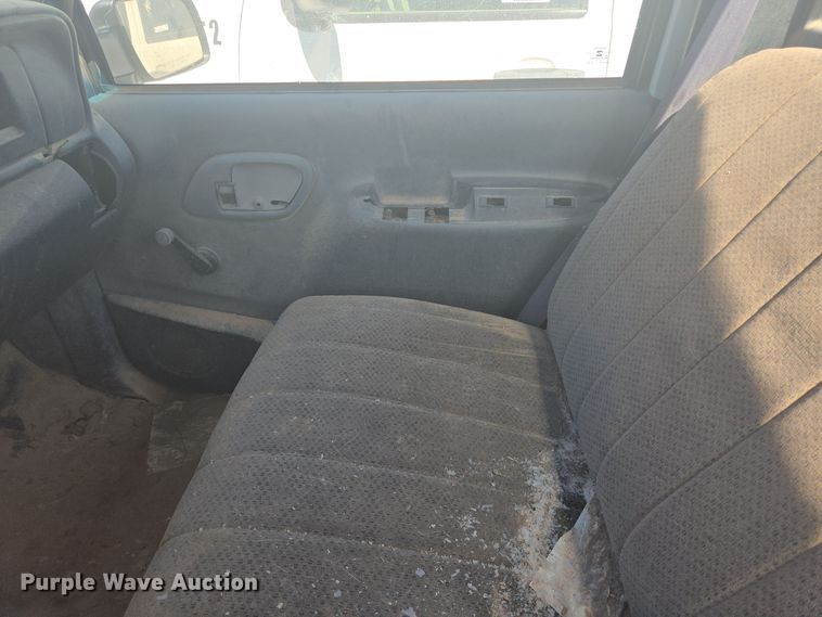 image for item EJ3044 2000 Chevrolet C2500 pickup truck