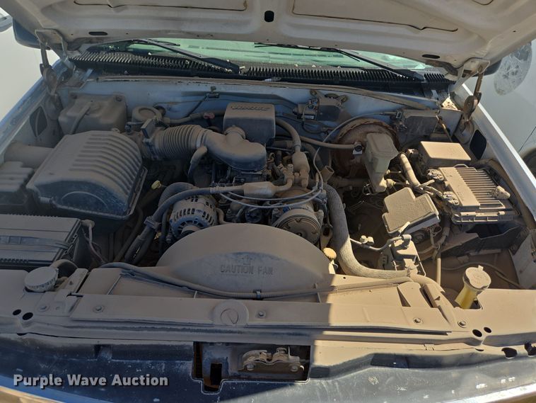 image for item EJ3044 2000 Chevrolet C2500 pickup truck