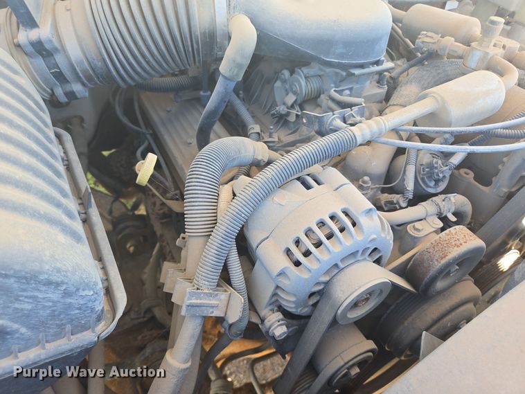 image for item EJ3044 2000 Chevrolet C2500 pickup truck