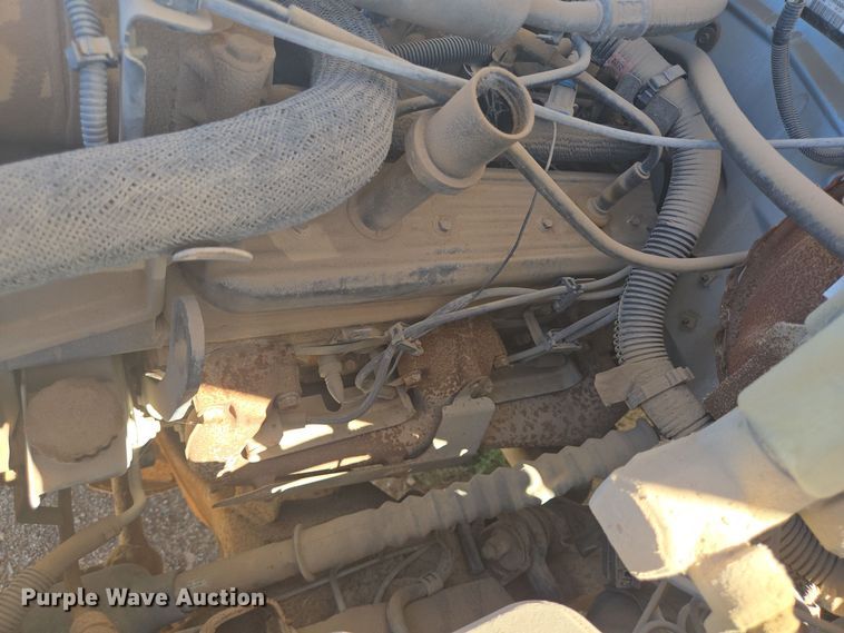 image for item EJ3044 2000 Chevrolet C2500 pickup truck