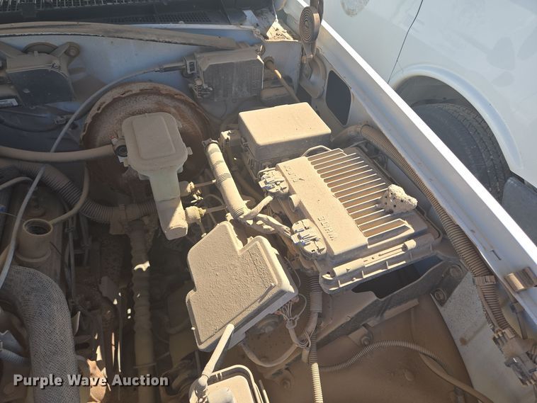 image for item EJ3044 2000 Chevrolet C2500 pickup truck