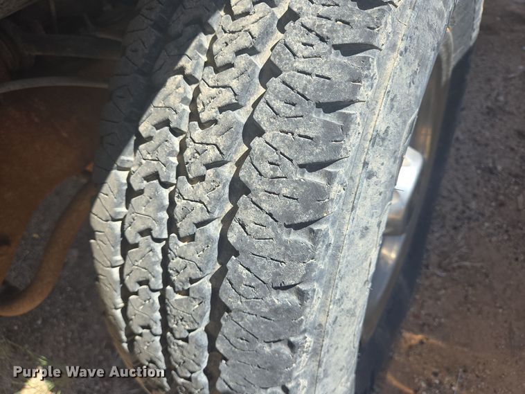 image for item EJ3044 2000 Chevrolet C2500 pickup truck