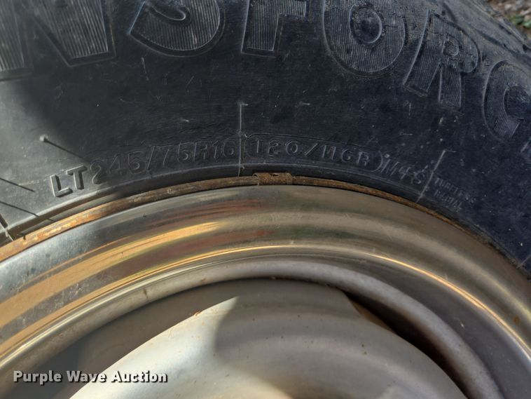 image for item EJ3044 2000 Chevrolet C2500 pickup truck